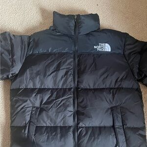 The North Face Puffer 
Brand New, with Tags 
Size L 
Ready to be shipped